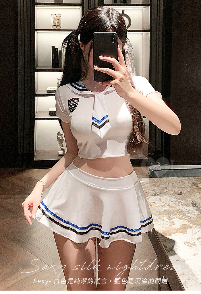 學生角色扮演服！純白大方水手領露腰短版上衣 &times; 條紋短裙三件組 E536308